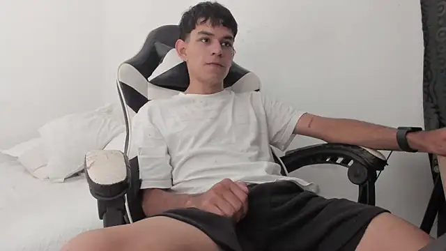 Snapshot of ronaldmq20 chatting on 04.08.26 ronaldmq20 online show from 04.08.26