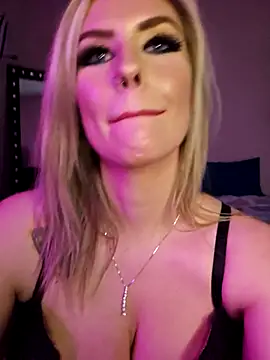 Snapshot of ellieconradxo chatting on 02.08.25 ellieconradxo online show from 02.08.25