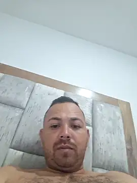 Snapshot of andres--z chatting on 04.21.26 andres--z online show from 04.21.26