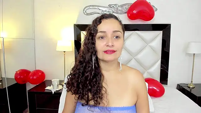  luna  sweet  online show from 02.15.25