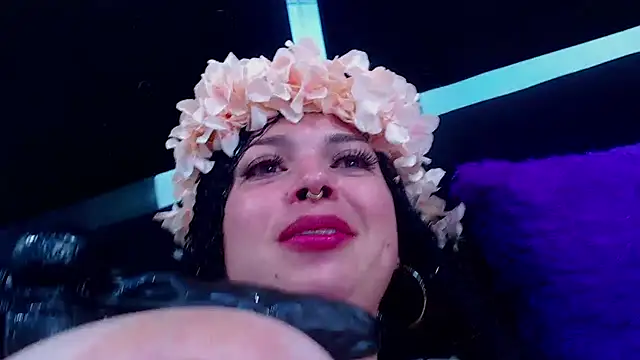 Snapshot of Cocoo_Nuth chatting on 01.12.25 Cocoo Nuth online show from 01.12.25