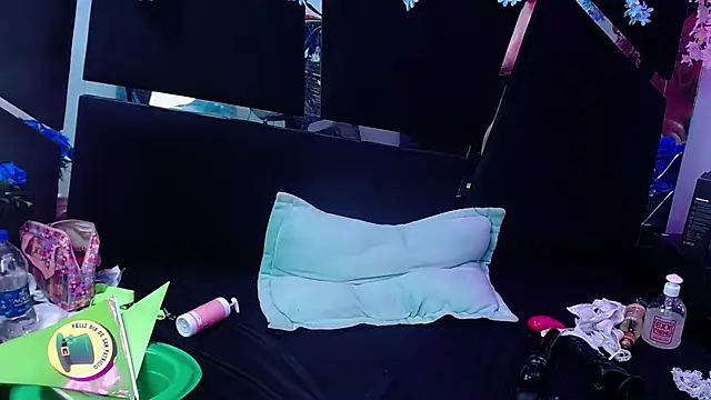 Snapshot of Cocoo_Nuth chatting on 03.18.25 Cocoo Nuth online show from 03.18.25