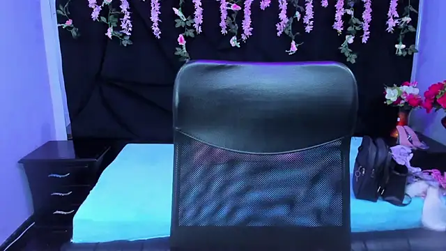 Snapshot of Cocoo_Nuth chatting on 11.28.25 Cocoo Nuth online show from 11.28.25