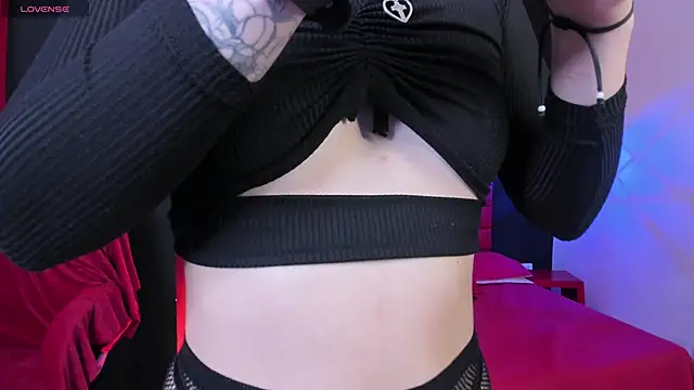 Snapshot of Megan_wolf1_ chatting on 09.19.25 Megan wolf1  online show from 09.19.25