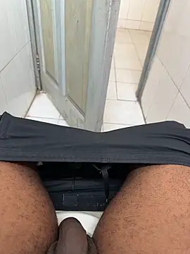 Snapshot of Black-mamba-madingo chatting on 11.19.25 Black-mamba-madingo online show from 11.19.25