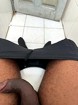 Snapshot of Black-mamba-madingo chatting on 11.26.25 Black-mamba-madingo online show from 11.26.25