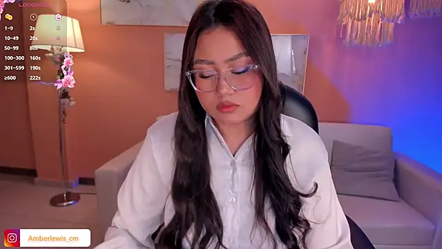 Snapshot of AmberLewis_ chatting on 03.19.25 AmberLewis online show from 03.19.25