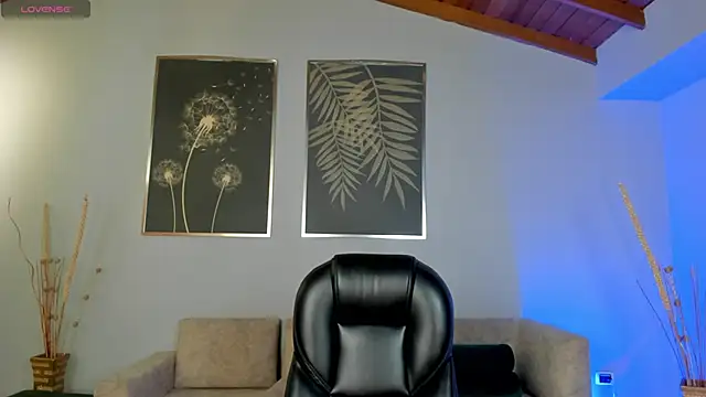 Snapshot of AmberLewis_ chatting on 10.23.25 AmberLewis online show from 10.23.25