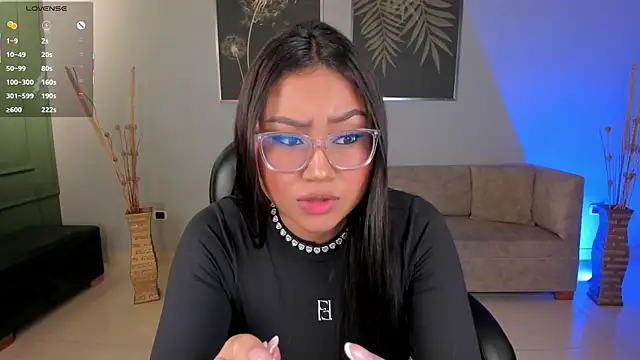 Snapshot of AmberLewis_ chatting on 11.04.25 AmberLewis online show from 11.04.25