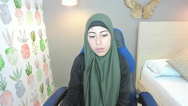 chaymae nah  online show from 12.12.24