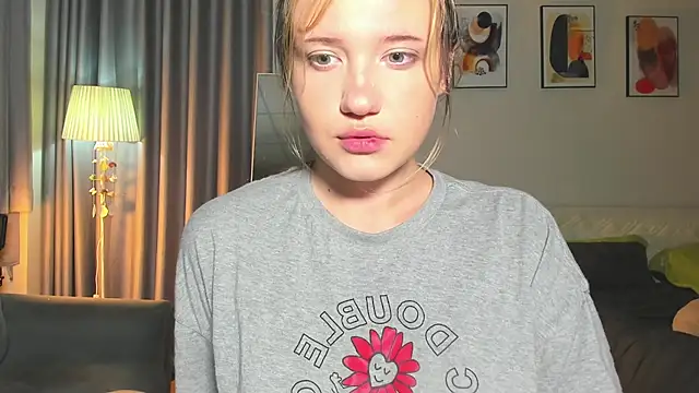 Snapshot of HanahCute chatting on 02.25.25 HanahCute online show from 02.25.25