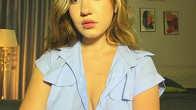 Snapshot of HanahCute chatting on 02.27.25 HanahCute online show from 02.27.25