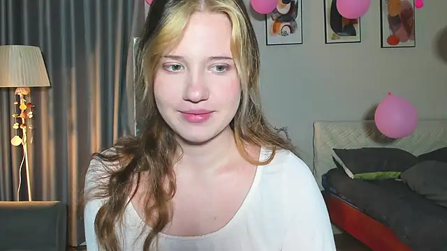 Snapshot of HanahCute chatting on 03.03.25 HanahCute online show from 03.03.25