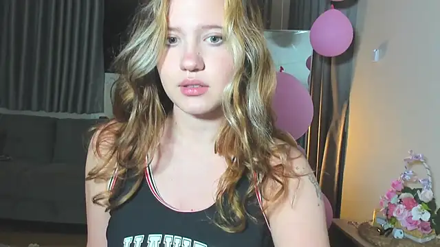 Snapshot of HanahCute chatting on 03.07.25 HanahCute online show from 03.07.25