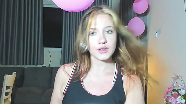 Snapshot of HanahCute chatting on 03.07.25 HanahCute online show from 03.07.25