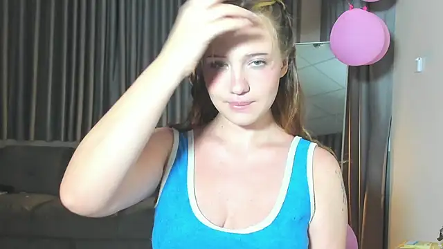 Snapshot of HanahCute chatting on 03.08.25 HanahCute online show from 03.08.25