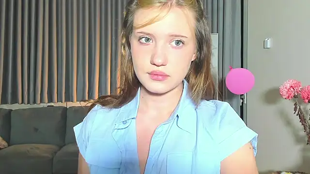 Snapshot of HanahCute chatting on 03.22.25 HanahCute online show from 03.22.25