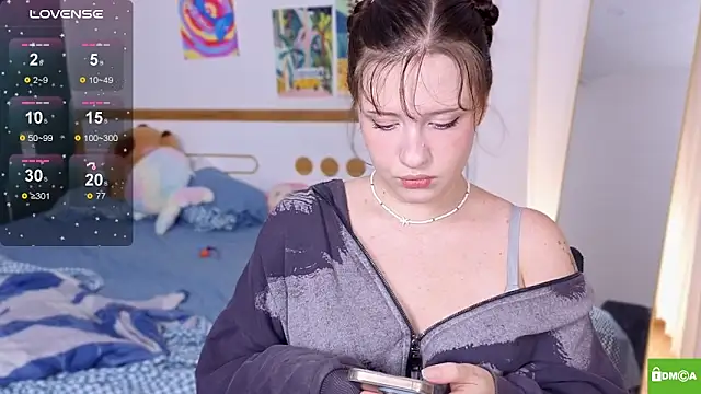 Snapshot of HanahCute chatting on 10.21.25 HanahCute online show from 10.21.25