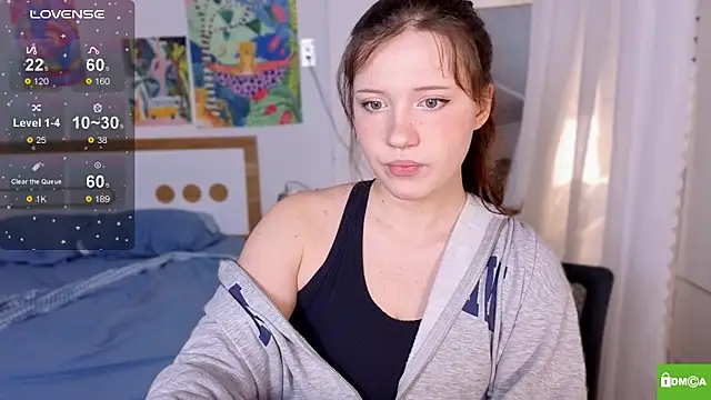 Snapshot of HanahCute chatting on 11.21.25 HanahCute online show from 11.21.25