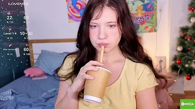 Snapshot of HanahCute chatting on 12.04.25 HanahCute online show from 12.04.25