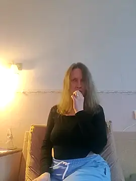 Snapshot of Evelina_cute chatting on 11.06.25 Evelina cute online show from 11.06.25