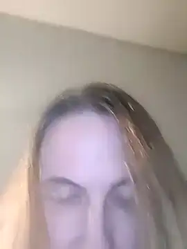 Snapshot of Evelina_cute chatting on 11.08.25 Evelina cute online show from 11.08.25