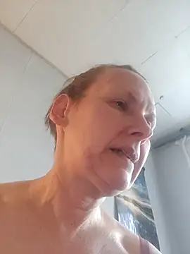 Snapshot of Evelina_cute chatting on 11.14.25 Evelina cute online show from 11.14.25