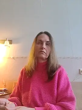 Snapshot of Evelina_cute chatting on 11.17.25 Evelina cute online show from 11.17.25