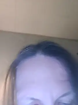 Snapshot of Evelina_cute chatting on 11.18.25 Evelina cute online show from 11.18.25