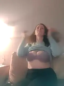 Snapshot of Evelina_cute chatting on 11.20.25 Evelina cute online show from 11.20.25