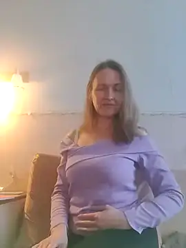 Snapshot of Evelina_cute chatting on 11.26.25 Evelina cute online show from 11.26.25