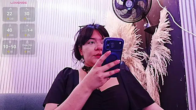 Snapshot of AmberGreyy_ chatting on 07.04.26 AmberGreyy online show from 07.04.26