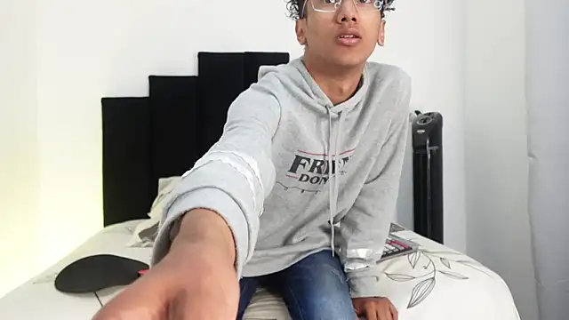 harrytwink18 online show from 01.13.25