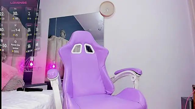 IsabellaBromsS online show from 12.17.24