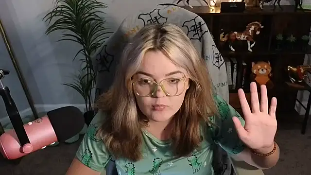 Snapshot of rodeobrii chatting on 11.19.25 rodeobrii online show from 11.19.25