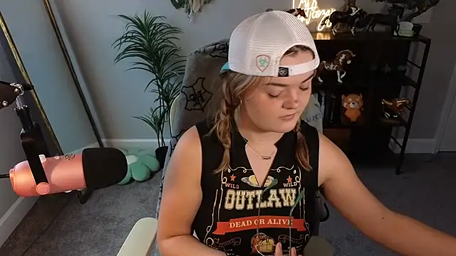 Snapshot of rodeobrii chatting on 11.23.25 rodeobrii online show from 11.23.25