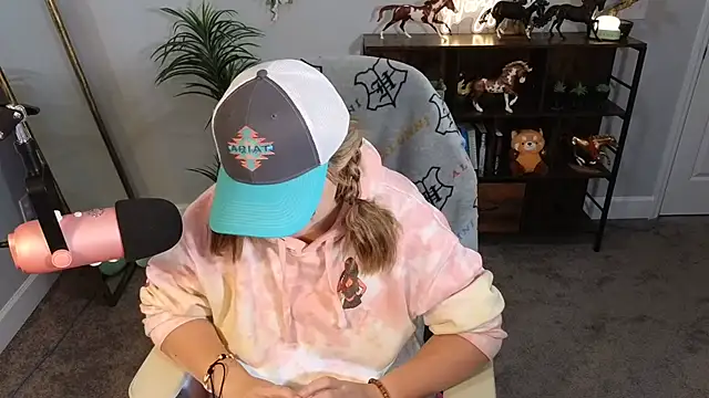 Snapshot of rodeobrii chatting on 11.25.25 rodeobrii online show from 11.25.25