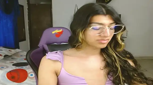 Snapshot of engielphoenis14 chatting on 02.19.25 engielphoenis14 online show from 02.19.25