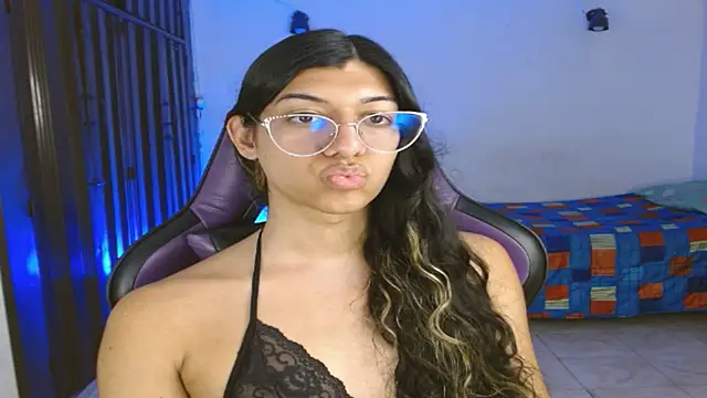 Snapshot of engielphoenis14 chatting on 10.29.25 engielphoenis14 online show from 10.29.25