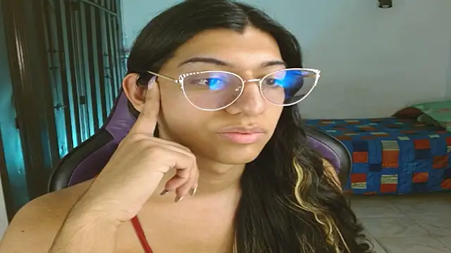 Snapshot of engielphoenis14 chatting on 11.04.25 engielphoenis14 online show from 11.04.25