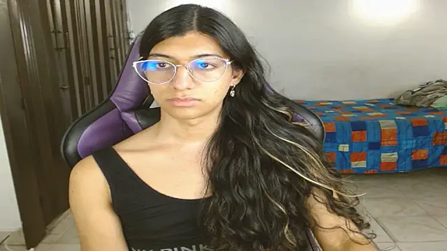 Snapshot of engielphoenis14 chatting on 11.29.25 engielphoenis14 online show from 11.29.25