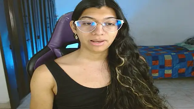 Snapshot of engielphoenis14 chatting on 11.30.25 engielphoenis14 online show from 11.30.25