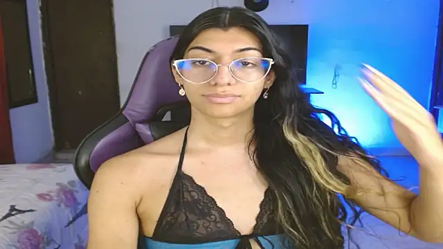 Snapshot of engielphoenis14 chatting on 12.04.25 engielphoenis14 online show from 12.04.25