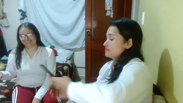 Snapshot of clayre_and_jill chatting on 02.07.26 clayre and jill online show from 02.07.26