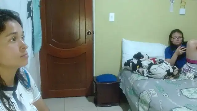 Snapshot of clayre_and_jill chatting on 04.08.26 clayre and jill online show from 04.08.26