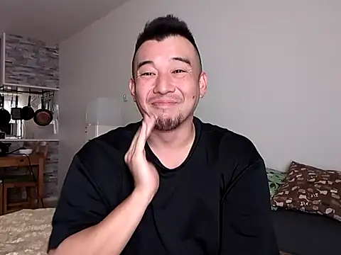 Snapshot of KOUHEY2023 chatting on 11.30.25 KOUHEY2023 online show from 11.30.25