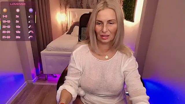 Snapshot of Scarlett_Mai chatting on 11.20.25 Scarlett Mai online show from 11.20.25