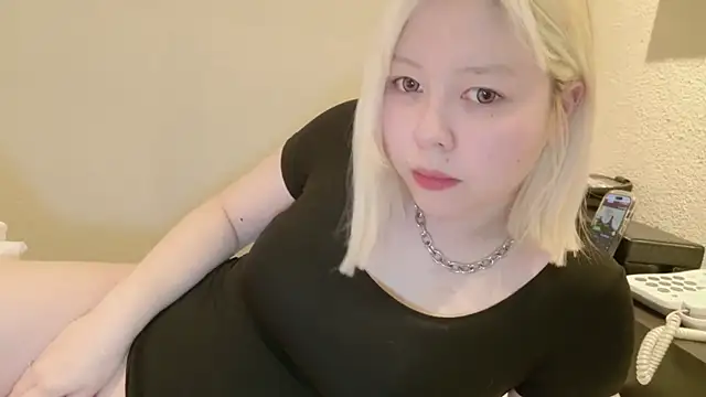 NANAchan R online show from 02.04.25