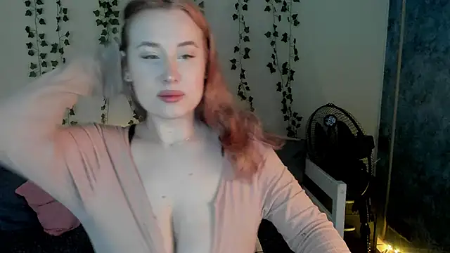 Snapshot of Emily_Gin chatting on 01.29.25 Emily Gin online show from 01.29.25