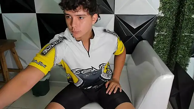 Dani cumboy online show from 12.17.25